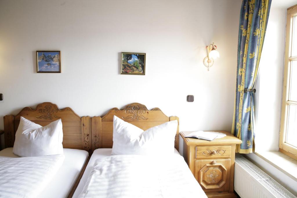 Landgasthof Bock Otel Gauting Oda fotoğraf