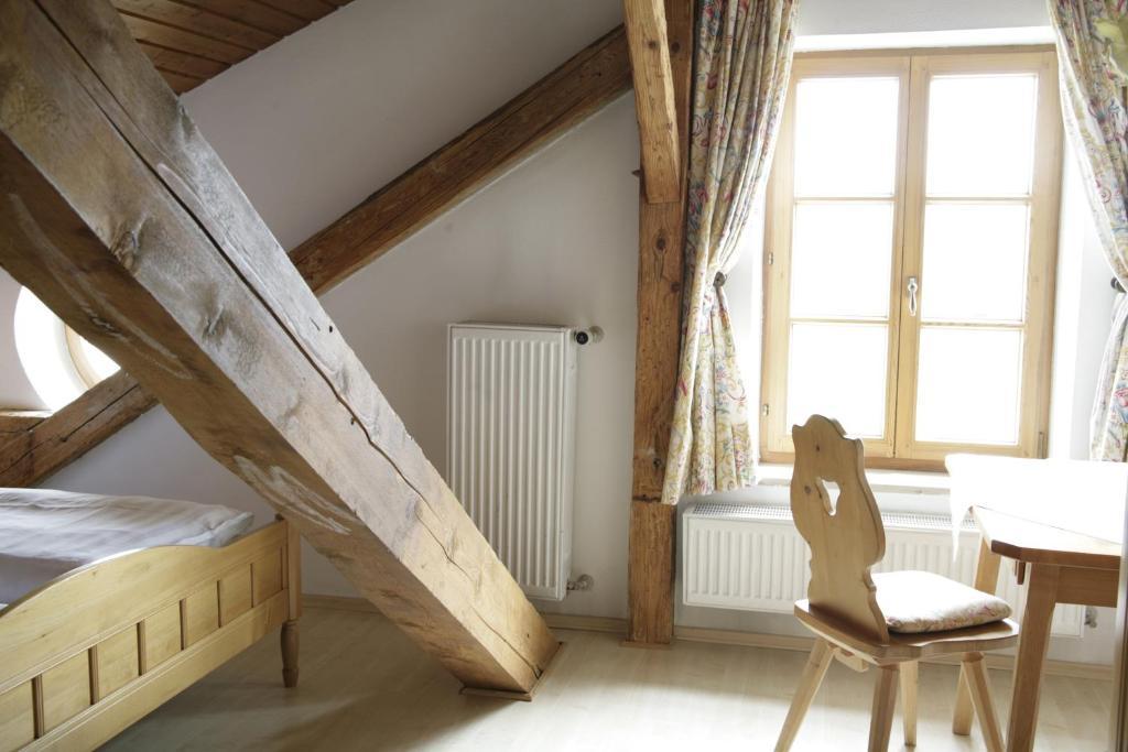 Landgasthof Bock Otel Gauting Oda fotoğraf