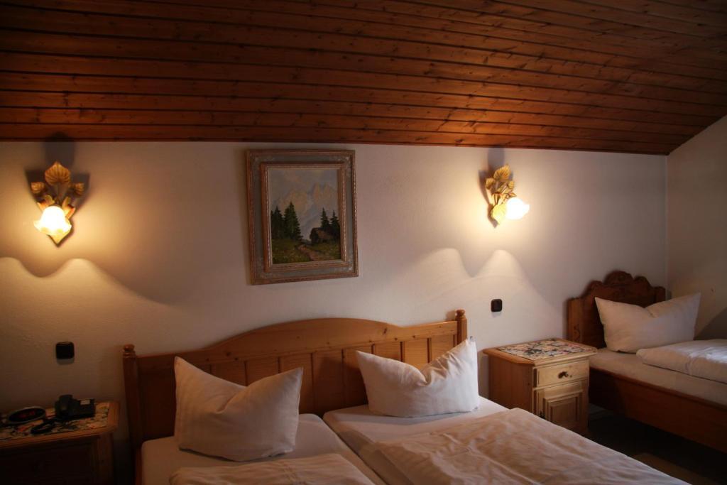 Landgasthof Bock Otel Gauting Oda fotoğraf