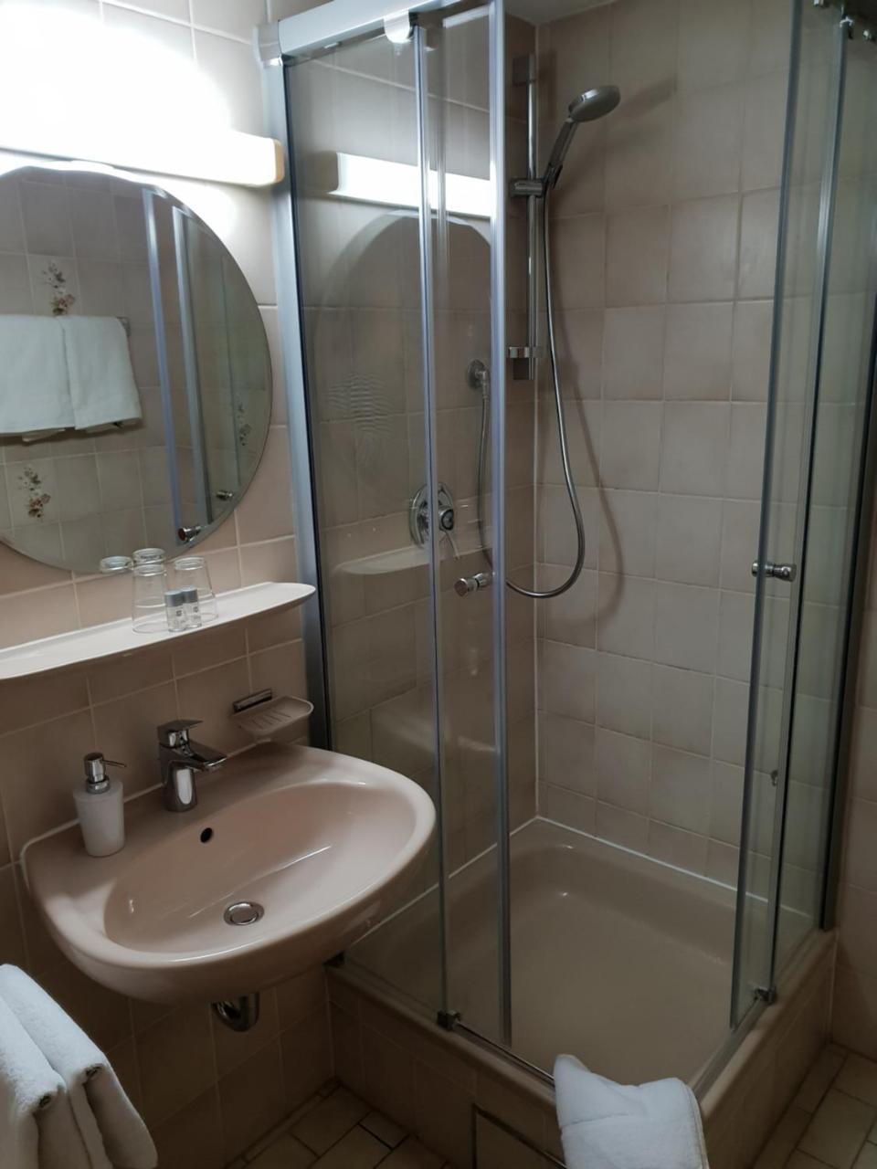 Landgasthof Bock Otel Gauting Dış mekan fotoğraf